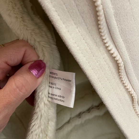 Gallery Womens Cream Faux Fur Faux Sued Trim Jacket EUC Zip ButtonWinter Warm Lg - Picture 11 of 12
